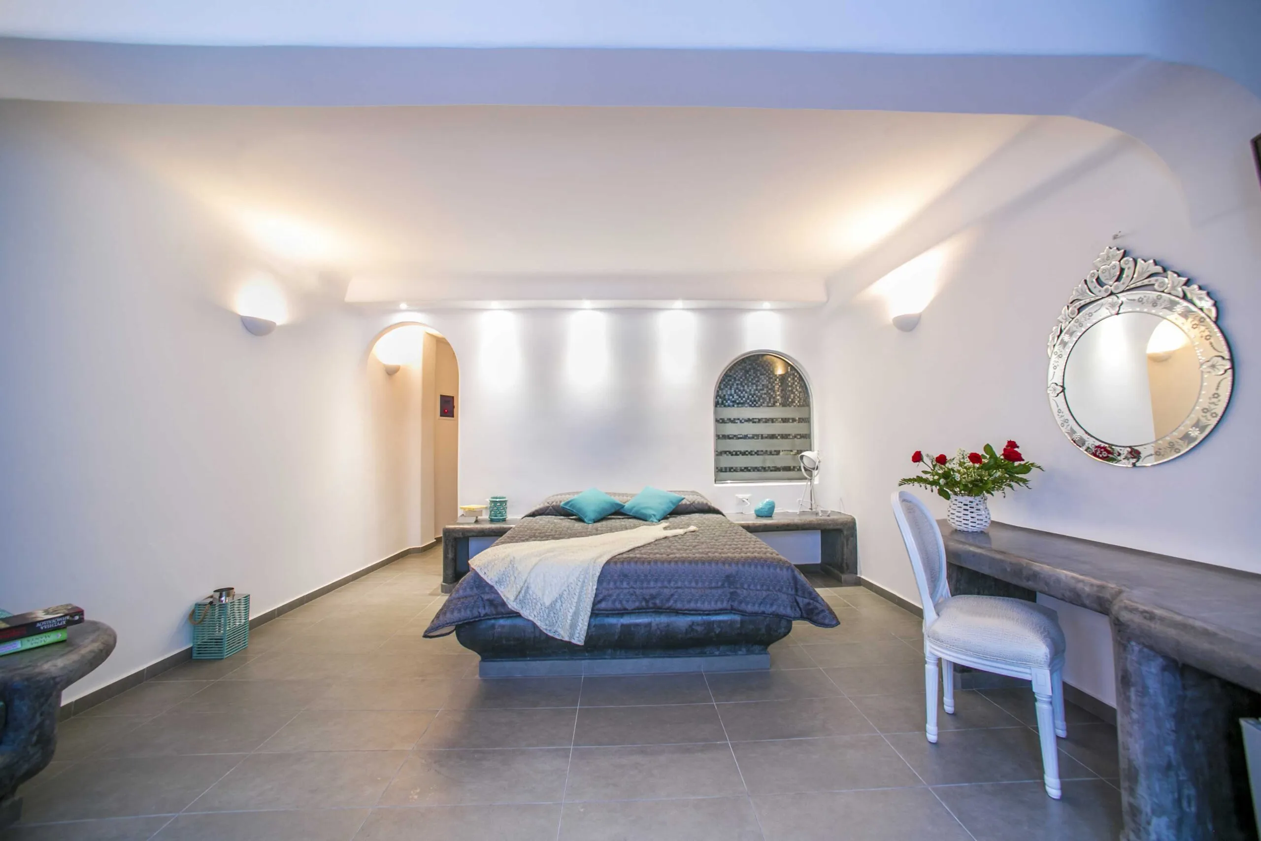 Executive Suite with Outdoor heated Jacuzzi bedroom