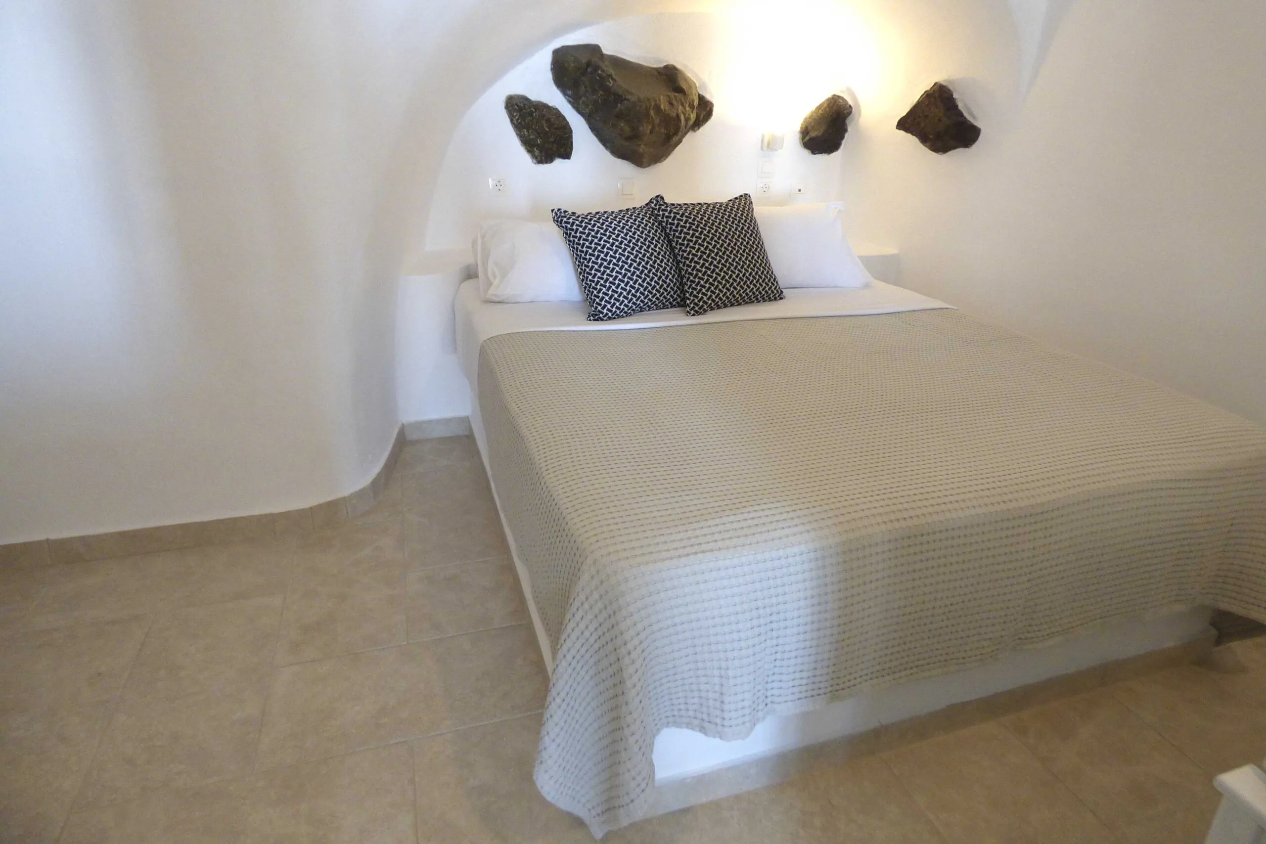 cave suite villa lukas bed