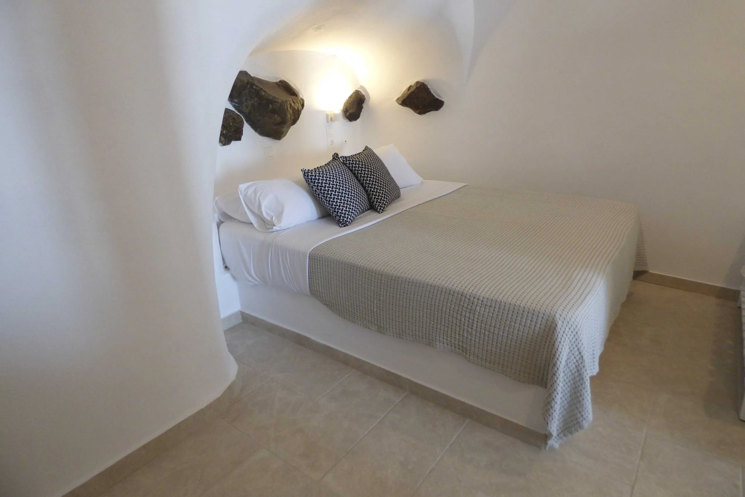 cave suite villa lukas bedroom